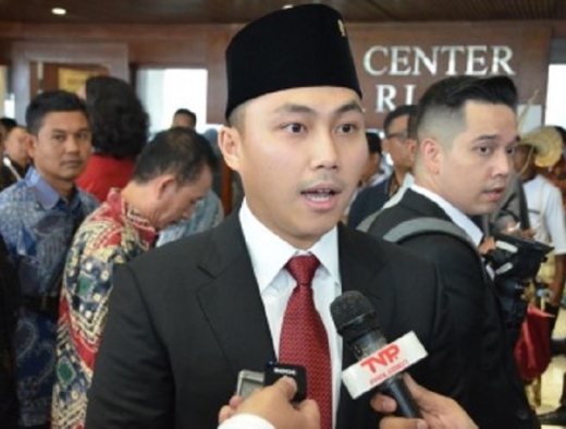 Stevano Adranacus Salurkan Bantuan Bagi Korban Kebakaran di Desa Oelbanu, Amfoang