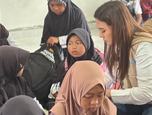 Indi Naidha Bersama Love Charity Indonesia Pulihkan Mental Anak Korban Erupsi Semeru