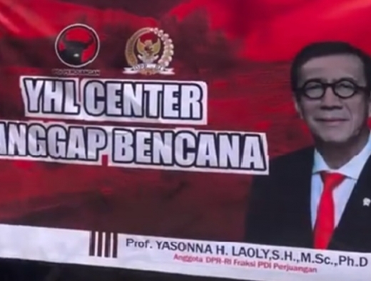 Yasonna Laoly dan Robi Barus Turun Langsung Bantu Korban Banjir di Medan