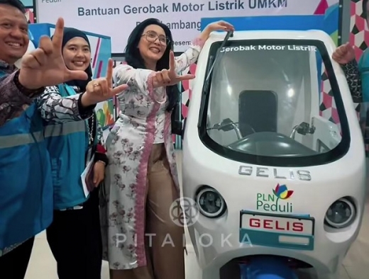 Rieke Diah Apresiasi PLN Bagikan Gerobak Motor Listrik Bagi UMKM di Lambangsari