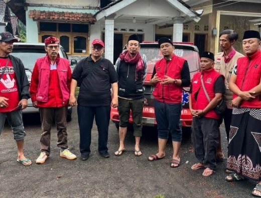 Banteng Kabupaten Probolinggo Gelar Aksi Sosial ke Korban Banjir di Kecamatan Krenjengan