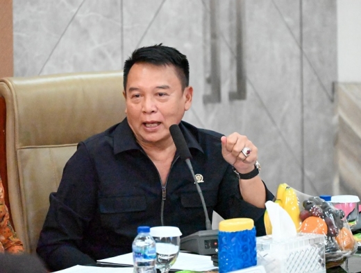 TB Hasanuddin Ingatkan Konsekuensi Hukum Perempuan WNI Berhijab Jadi Tentara AS