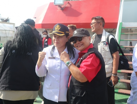 Ribka Tjiptaning: Natal Nasional Digelar Bersama Warga Terdampak Bencana di Tapteng dan Sibolga