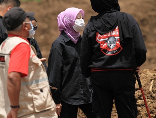 Ineu Purwadewi Salurkan Bantuan Untuk Korban Longsor Cisarua, Tegaskan Pentingnya Evaluasi Tata Ruang Jawa Barat