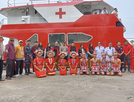 Wujudkan Masyarakat Sehat, Kapal RSA Laksamana Malahayati Gelar Pengobatan Gratis di Sikakap