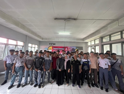 ‎Ineu Purwadewi di SMK Pemuda 2 Sumedang: Pelajar Adalah Aktor Utama Demokrasi Masa Depan