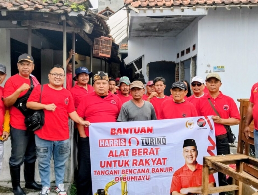 Harris Turino Salurkan Bantuan Alat Berat Untuk Percepat Proses Pemulihan di Kecataman Bumiayu 