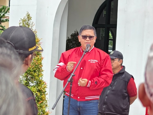 Hasto Kristiyanto Tanam Pohon di Embung Giwangan, Tekankan Politik Sebagai Strategi Kebudayaan.