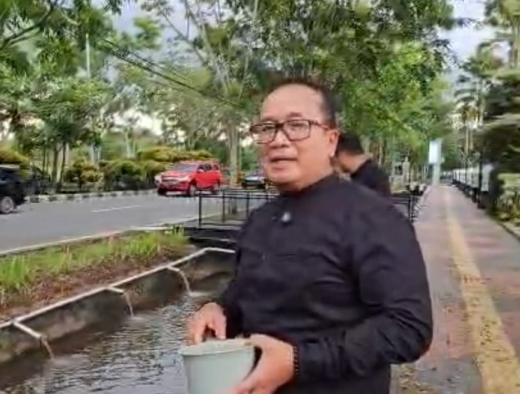 Bupati Sujiwo Ajak Warga Mancing Bersama Sambil Ngabuburit di Halaman Kantor Bupati