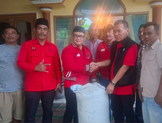 Banteng Demak dan Musthofa Salurkan Bantuan Sembako di Desa Kebonagung