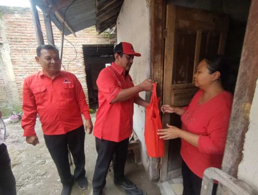 Banteng Kota Tegal Bagikan Beras ke Masyarakat 