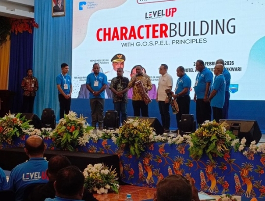 Bupati Manokwari Hermus Indou: Pemimpin Adalah Kepala, Bukannya Ekor