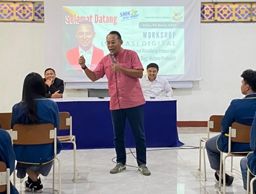 Nico Siahaan Gelar Literasi Digital di SMK ICB Cinta Teknika, Soroti Judi Online Hingga Deepfake