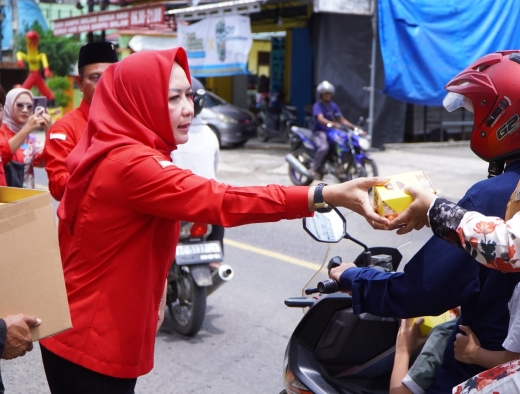 Banteng Lampung Berbagi 200 Paket Takjil di Pringsewu