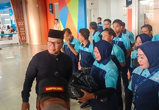 Sujiwo Galang 35 Ribu Paket Bantuan Ramadan Untuk Para Pekerja Sektor Informal di Bandara Supadio