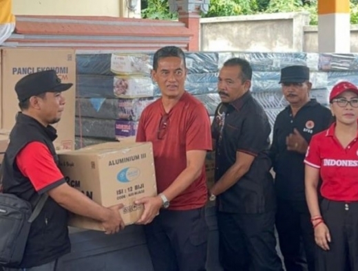 PDI Perjuangan Buleleng Gotong Royong Galang Donasi Bagi Korban Banjir di Banjar