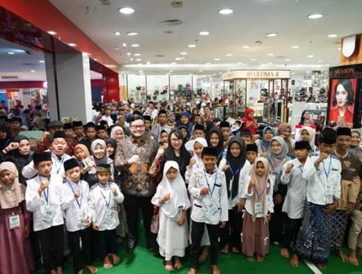 Mas Dhito dan Istri Ajak Ratusan Anak Yatim Kediri Belanja Baju Lebaran