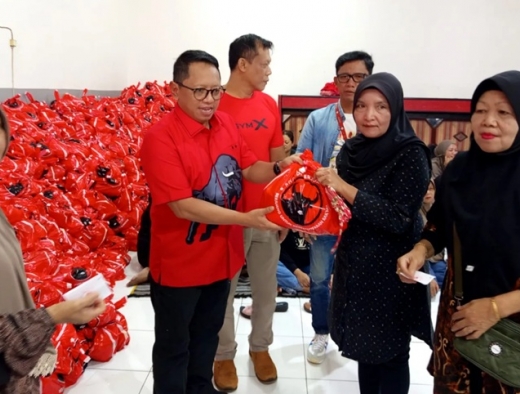 DPC PDI Perjuangan Batu Bagikan 2.500 Paket Sembako Jelang Idul Fitri 1447 H
