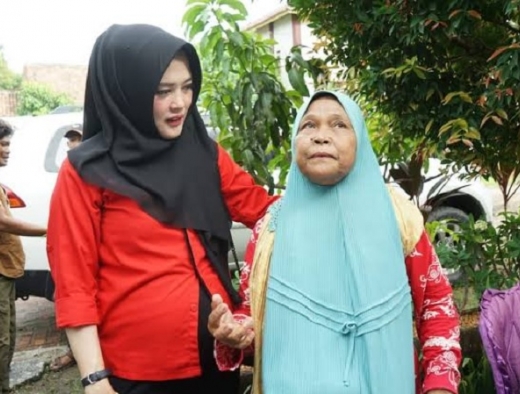 Sarifah Ainun Jariyah Bagikan Paket Sembako Kepada Masyarakat di Sejumlah Wilayah Daerah Pemilihan Banten II