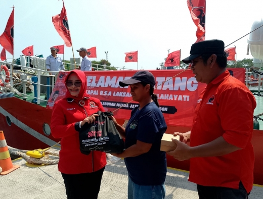Warga Kota Cirebon Serbu RS Apung Laksamana Malahayati Untuk Dapatkan Layanan Pengobatan Gratis