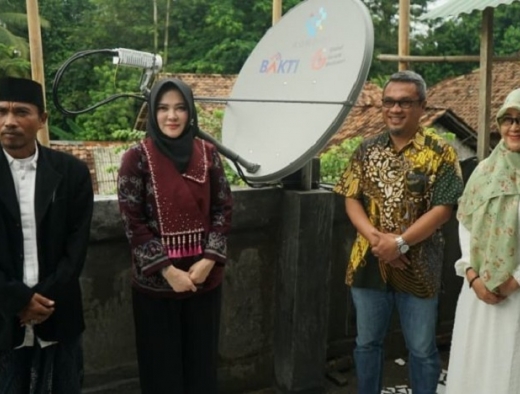 Sarifah Ainun Jariyah Wujudkan Akses Internet Bagi Pesantren di Wilayah Blank Spot di Banten