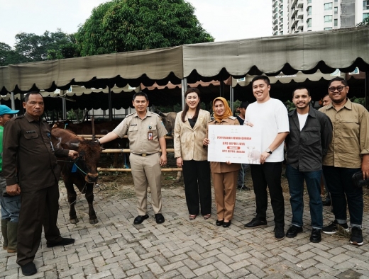 ​HIPMI Jakbar Kurbankan 8 Sapi, Hilda Kusuma Dewi Bangga Pengusaha Muda Peduli Sisi Sosial