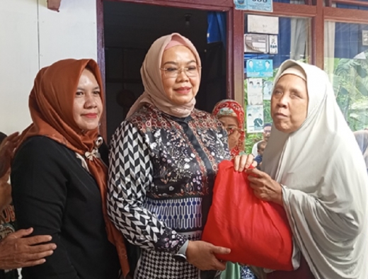 Ida Nurlaela Datangi Langsung Disabilitas Netra, Ma Ukay, Bentuk Perhatian Konkret Kepada Warga di Dapil 