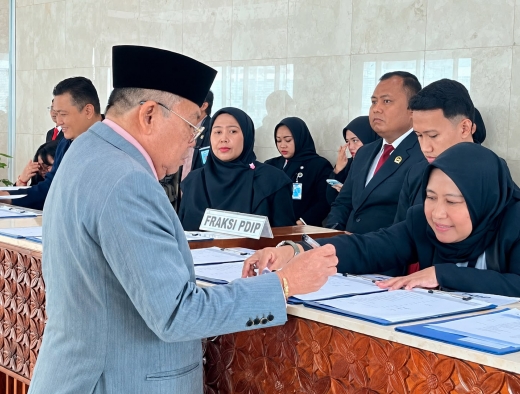 Hadir Paripurna Ke 21, Cornelis Kawal Agenda Strategis Pemerintah