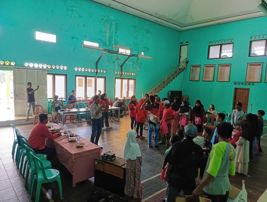 PAC PDI Perjuangan Cibeureum Gelar Bakti Sosial dan Santuni Anak Yatim Piatu di Desa Cimara dan Desa Sukarapih 