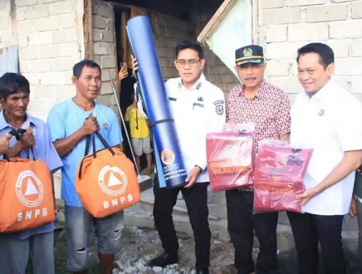 Alfres Masboy Tonggiroh Turun Langsung Serahkan Bantuan Untuk Warga Terdampak Gempa di Parigi Moutong