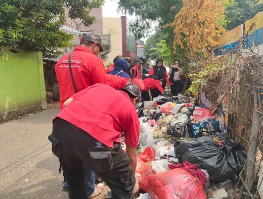 Peringati Bulan Bung Karno, PDI Perjuangan Ciracas Gelar Aksi Penanganan Stunting dan Sosialisasi Pilah Sampah