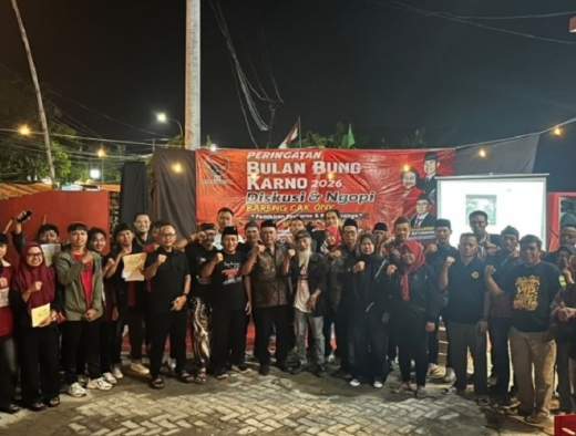 Tutup Bulan Bung Karno, PDI Perjuangan Tuban Berbagi Buku Tentang Bung Karno dan Megawati Soekarnoputri 