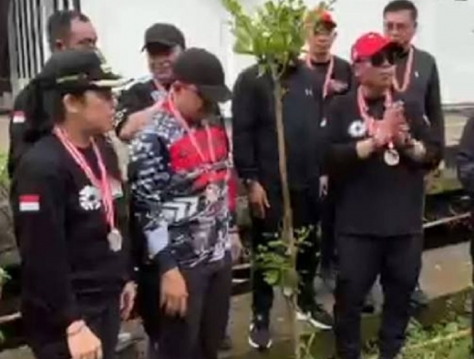 Lasarus Bagikan 4.500 Bibit Tanaman Produktif Gratis, Dorong Kemandirian Pangan dan Ekonomi Keluarga