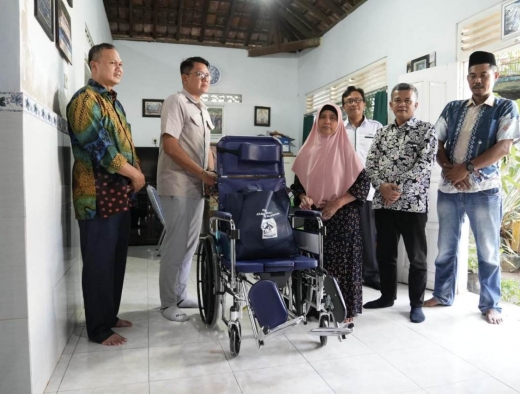 Serahkan Bantuan Kursi Roda, Wabup Sleman Danang Maharsa Tegaskan Kehadiran Pemerintah untuk Warga