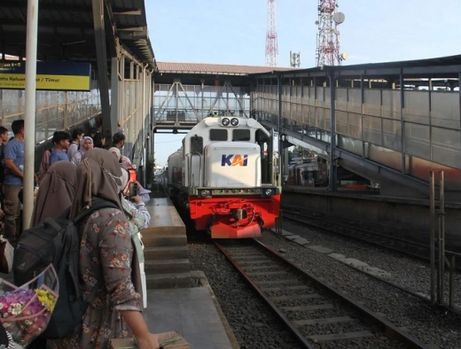 Lasarus Dorong Pengelolaan Operasional Kereta Api Diserahkan Sepenuhnya Kepada PT KAI