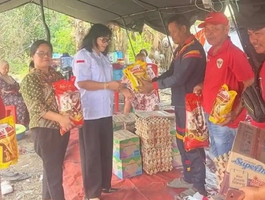 Miss Peuru Salurkan Bantuan Ke Warga Terdampak Kebakaran di Kelurahan Ranononcu, Kabupaten Poso