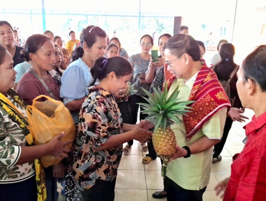 Bukan Bingkisan Mewah, Ketulusan Warga Sibiru-biru Beri Oleh-Oleh Hasil Bumi Bikin Sofyan Tan Terharu