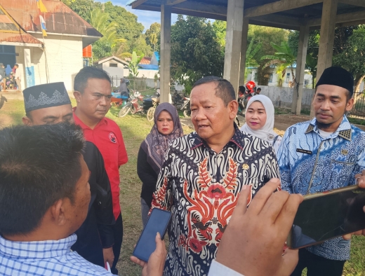 Dorong Mutu Pendidikan, Rapidin Simbolon Salurkan Beasiswa PIP untuk Ratusan Pelajar SD di Mandailing Natal