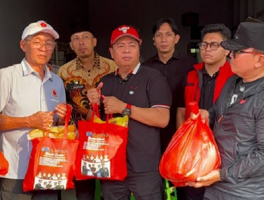 Lasarus Salurkan 100 Paket Sembako Kepada Warga Korban Kebakaran di Pasar Sungai Duri