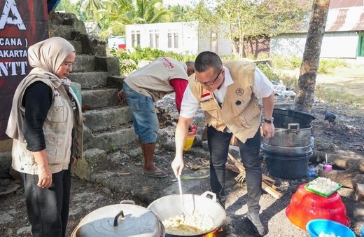 BAGUNA DPD PDI Perjuangan DKI Jakarta Terjun Langsung Bantu Korban Gempa NTT