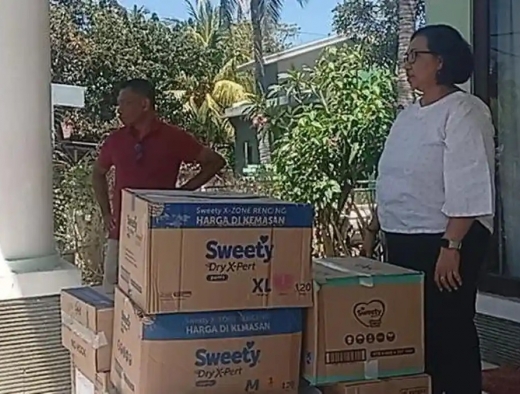 PDI Perjuangan Salurkan Bantuan Bagu Korban Gempa di Kabupaten Ende