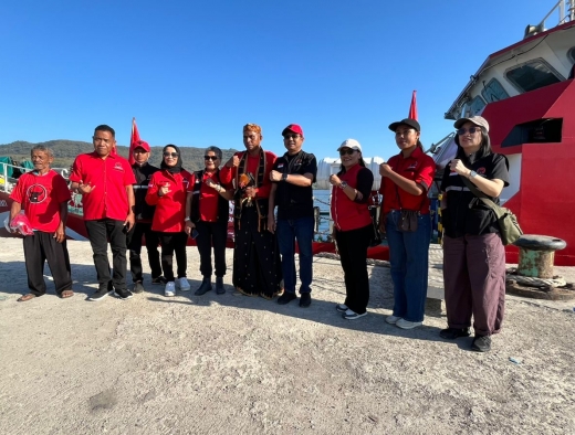 Misi Kemanusiaan di NTT, RS Apung Laksamana Malahayati Disambut Antusias di Pelabuhan Reo