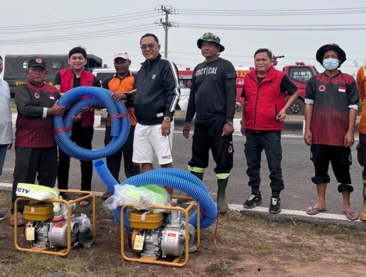 Dukung Penanganan Karhutla di Kalteng, SKY Salurkan Mesin Pompa Air dan Bantuan Kesehatan