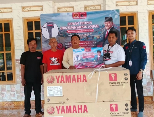 Bentuk Komitmen, Sonny Salurkan Bantuan Mesin Kapal Ke Kelompok Nelayan Situbondo