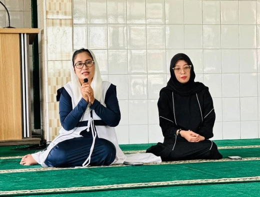Tuti Turimayanti Menyapa Warga Padalarang dan Salurkan Bantuan Dana Renovasi Masjid