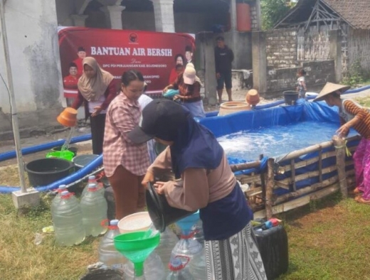 Atasi Krisis Air Bersih di Bojonegoro, PDI Perjuangan Salurkan Bantuan ke Tiga Desa