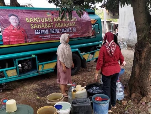 Abraham Garuda Laksono Bantu 205 KK di Curug Wetan yang Krisis Air Bersih