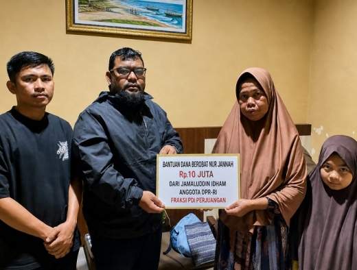 Jamaludin Idham Serahkan Bantuan Rp10 Juta Untuk Pasien Penyintas Tumor