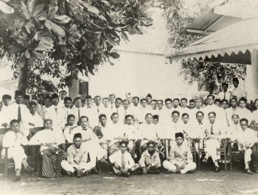 Gedung Bintang Timur 1926: Debat Ideologis di Balik Nama Bahasa Indonesia