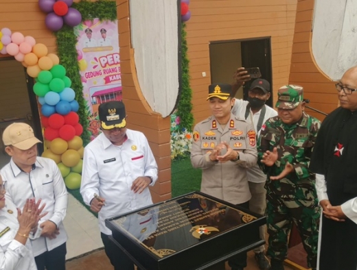 Bupati Asmat Resmikan Gedung Ruang Bermain Ramah Anak di Agats
